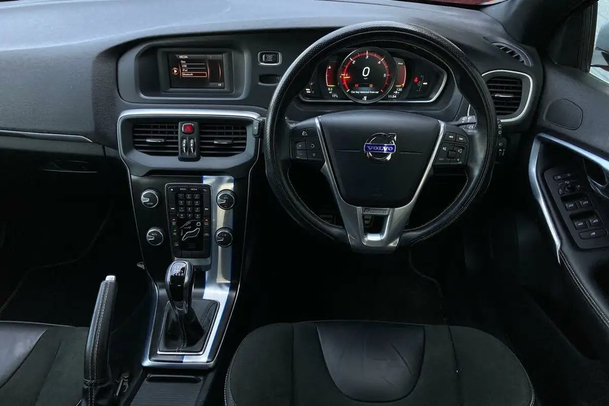 2014-volvo-v40-20td-d4-r-design-190bhp-1969cc-big-13