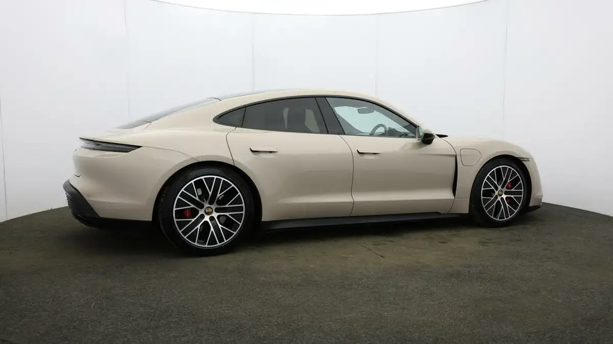 2021-porsche-taycan-e-4s-571ps-performance-battery-plus-big-52