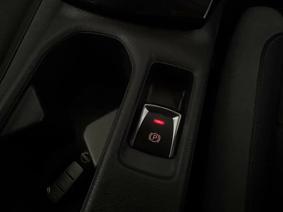 2023-nissan-leaf-e-tekna-39kwh-big-28