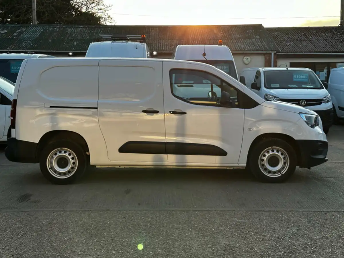2019-vauxhall-combo-16cdti-edition-2300-100pseu6-l2h1-panel-big-9