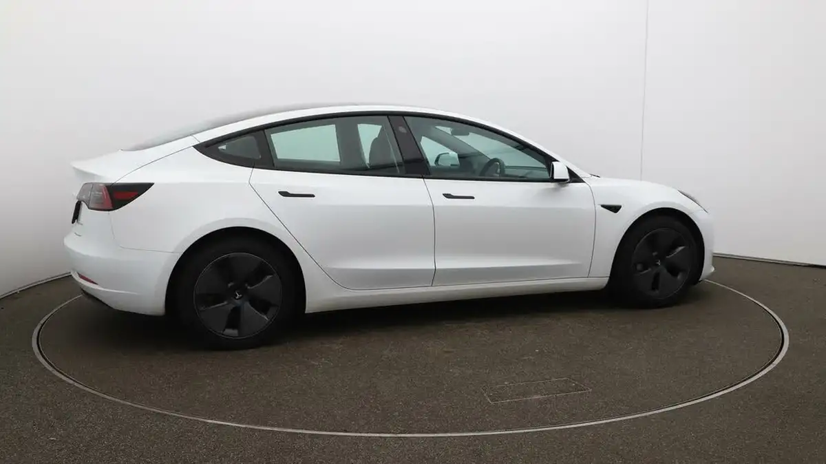 2022-tesla-model-3-e-long-range-big-43