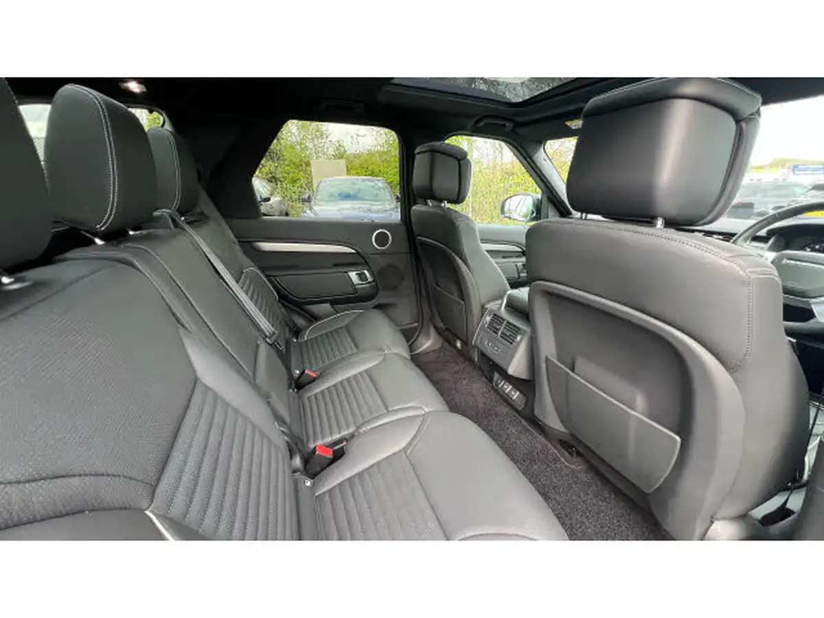 2023-land-rover-discovery-30-d300-dynamic-hse-big-33