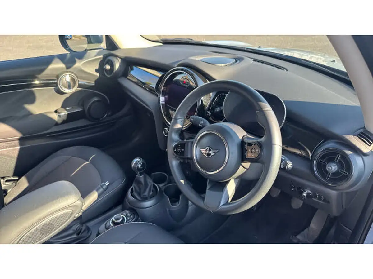 2022-mini-cooper-15-cooper-classic-hatchback-3d-big-10