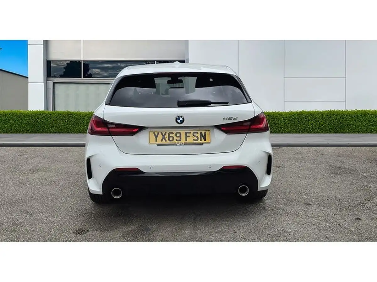 2020-bmw-1-series-20td-118d-m-sport-big-5