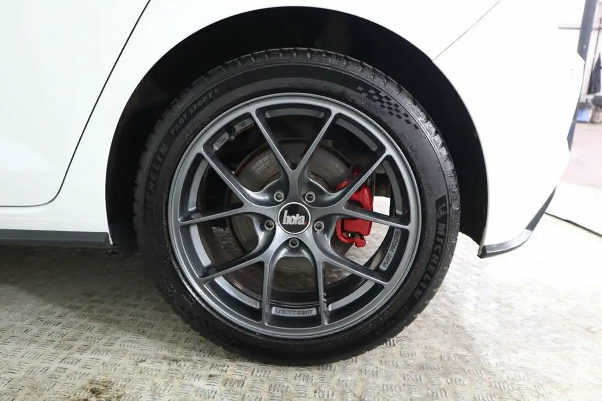 2020-volkswagen-polo-20-tsi-gti-big-23