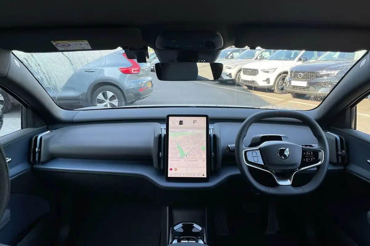 2025-volvo-ex30-e-single-motor-plus-extended-range-big-2