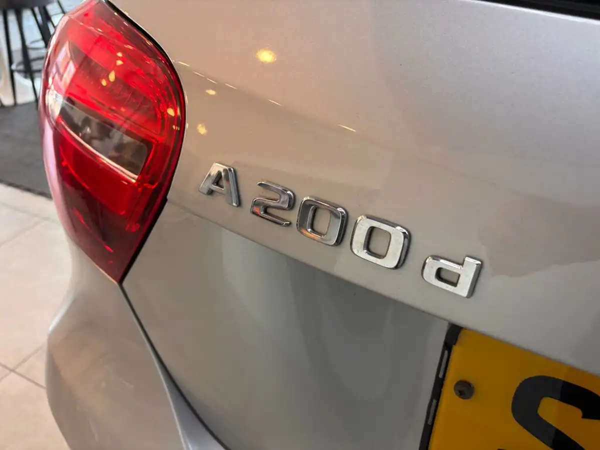 2017-mercedes-benz-a-class-21d-a200d-amg-line-ss-7g-dct-big-44