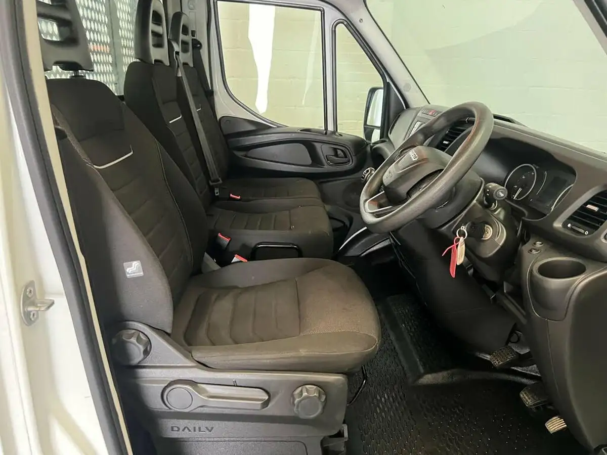 2023-iveco-daily-s-class-23td-35s14-3000-chassis-cab-big-10