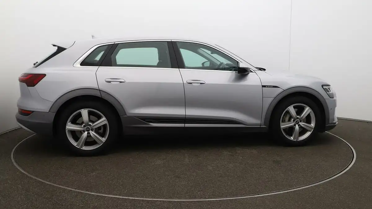 2022-audi-e-tron-55e-technik-station-wagon-big-43