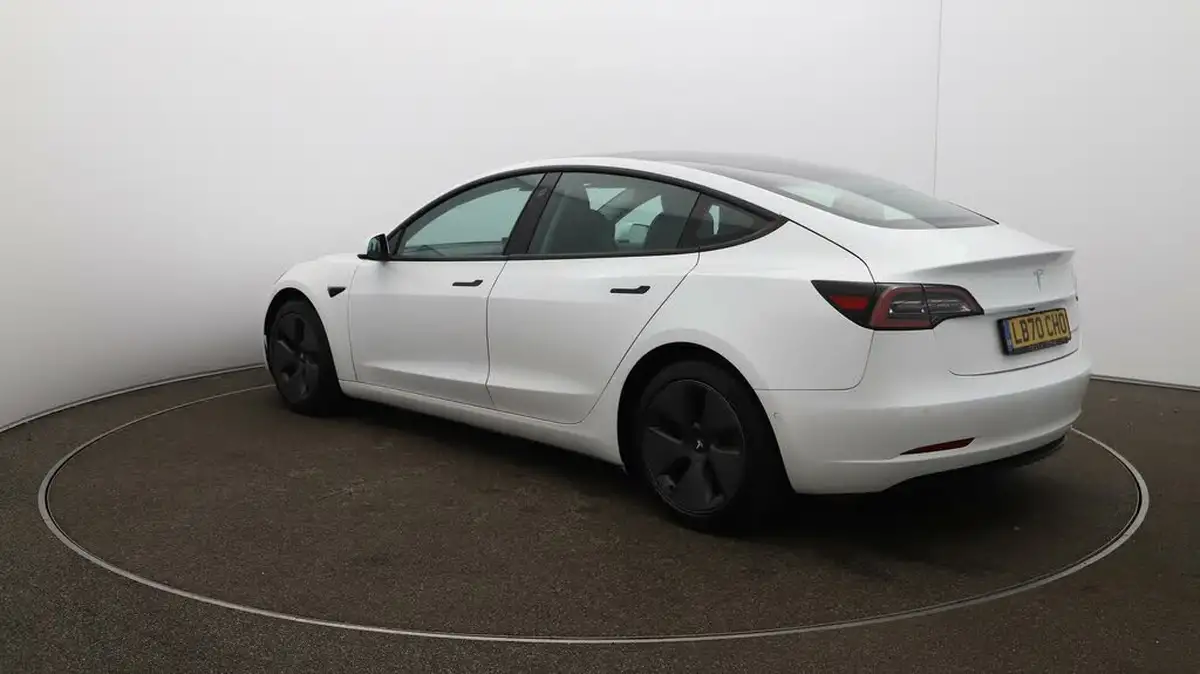 2020-tesla-model-3-e-long-range-big-5