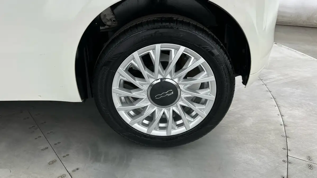 2018-fiat-500-12-lounge-big-17