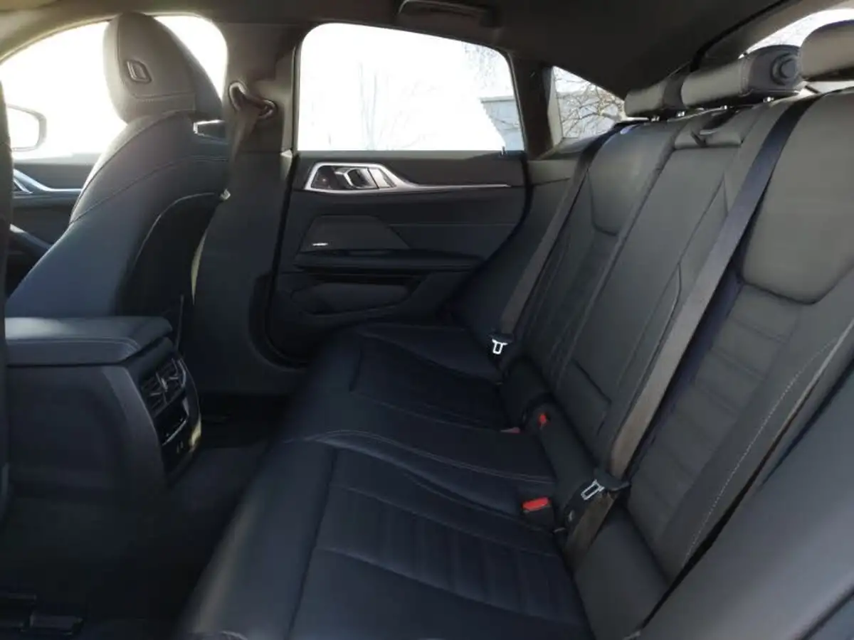 2023-bmw-i4-e-edrive40-m-sport-big-11