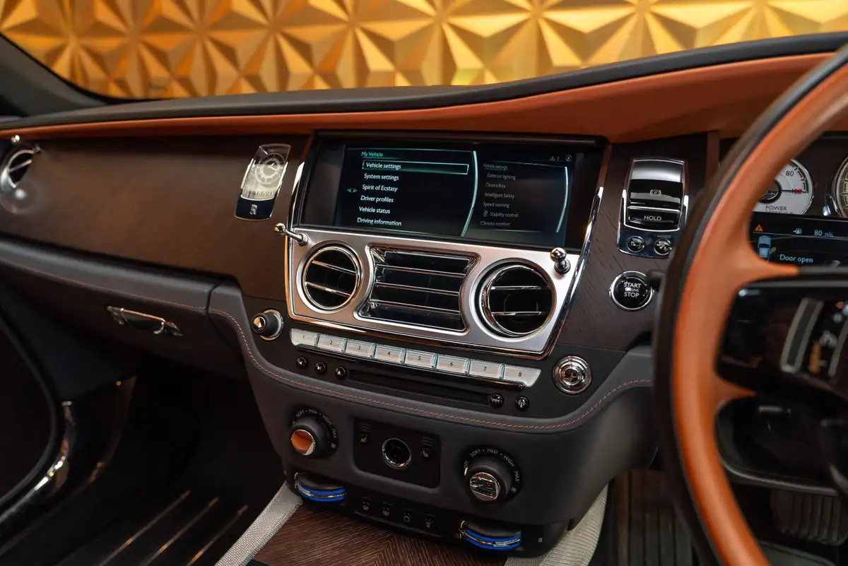 2019-rolls-royce-wraith-66-591bhp-big-16