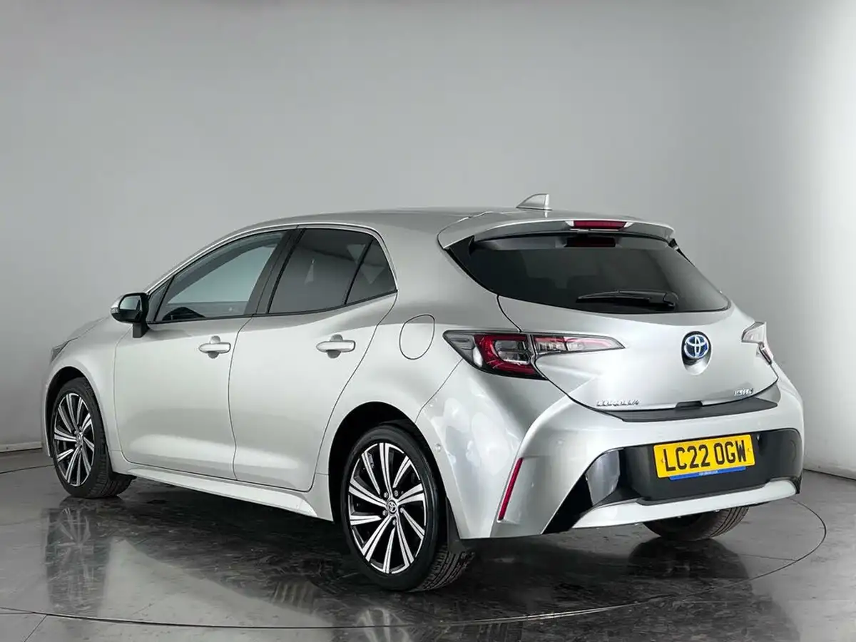 2022-toyota-corolla-18-vvt-i-design-120bhp-trk-hatchback-5d-big-2