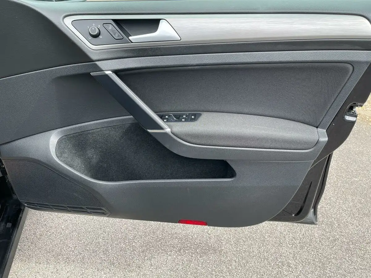 2015-volkswagen-golf-14-match-5d-big-32