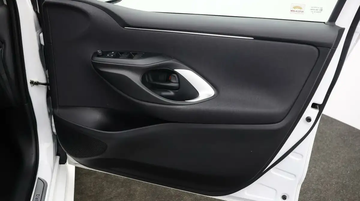 2022-toyota-yaris-15-vvt-i-design-big-14