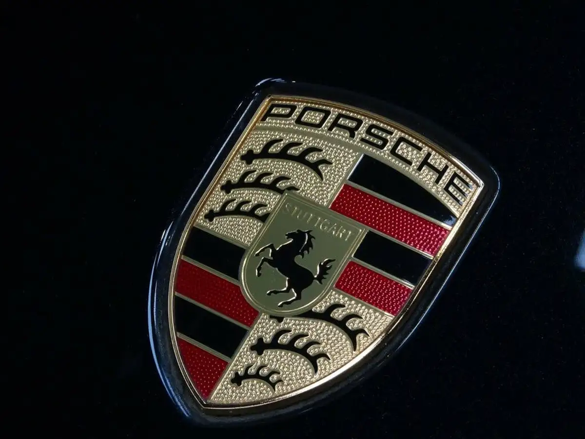 2020-porsche-taycan-e-turbo-s-big-10