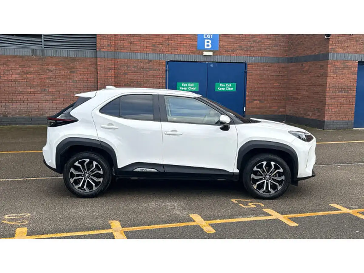2022-toyota-yaris-cross-15-vvt-i-design-big-15