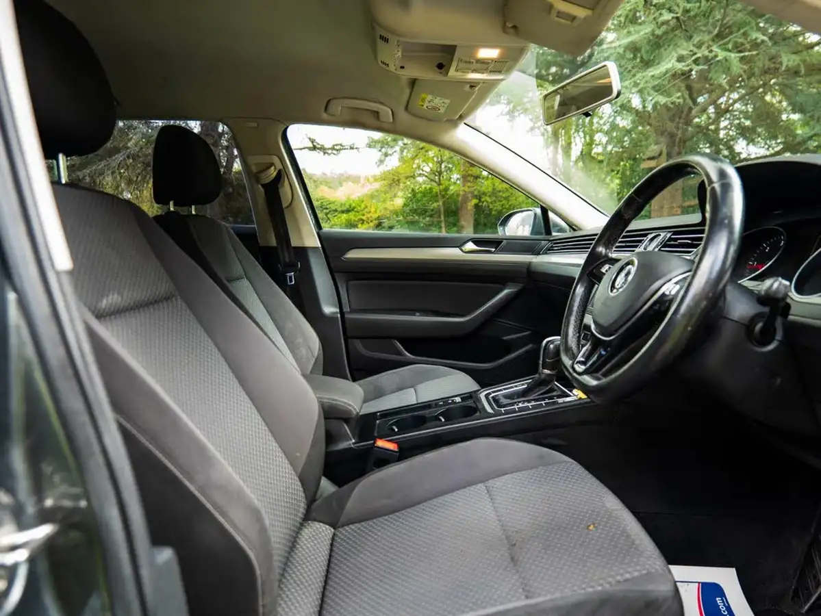 2015-volkswagen-passat-20tdi-bmtss-estate-5d-dsg-big-9
