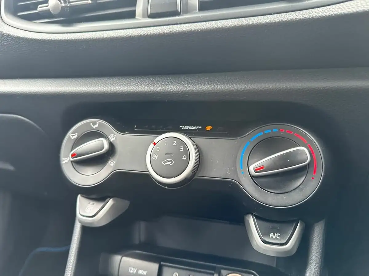 2018-kia-picanto-10-2-66bhp-big-14