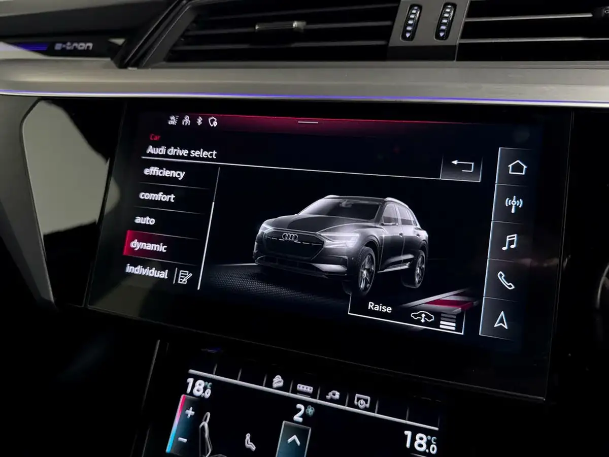 2022-audi-e-tron-50e-black-edition-station-wagon-big-47