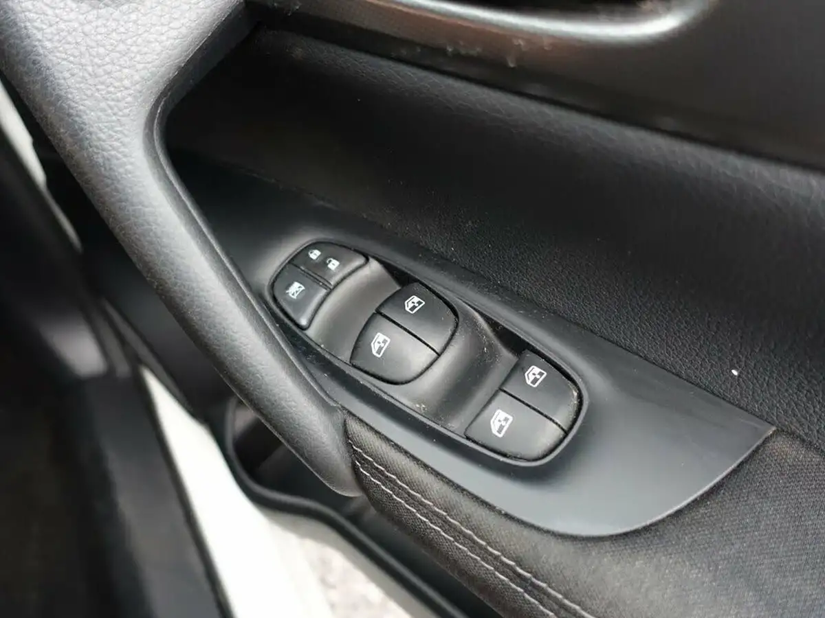 2017-nissan-qashqai-12-dig-t-n-connecta-big-27