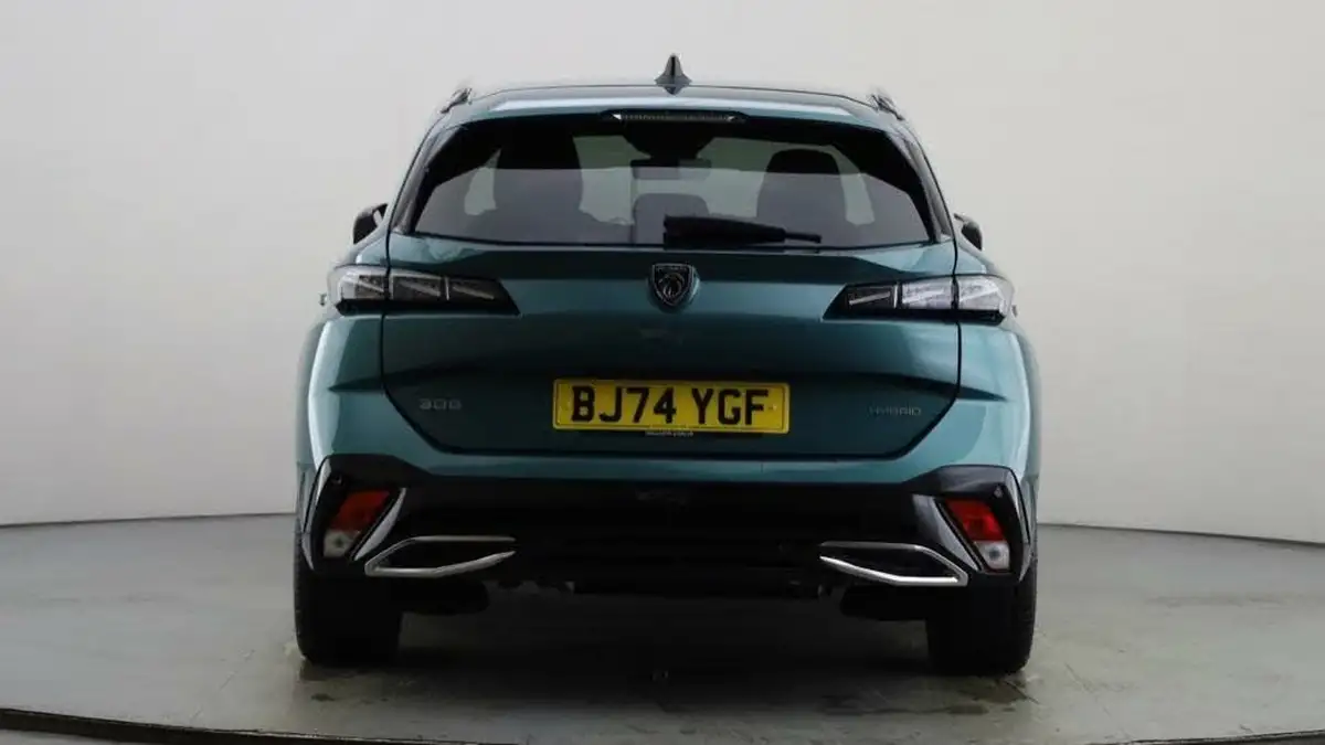 2024-peugeot-308-sw-16-puretech-gt-225ps-big-12