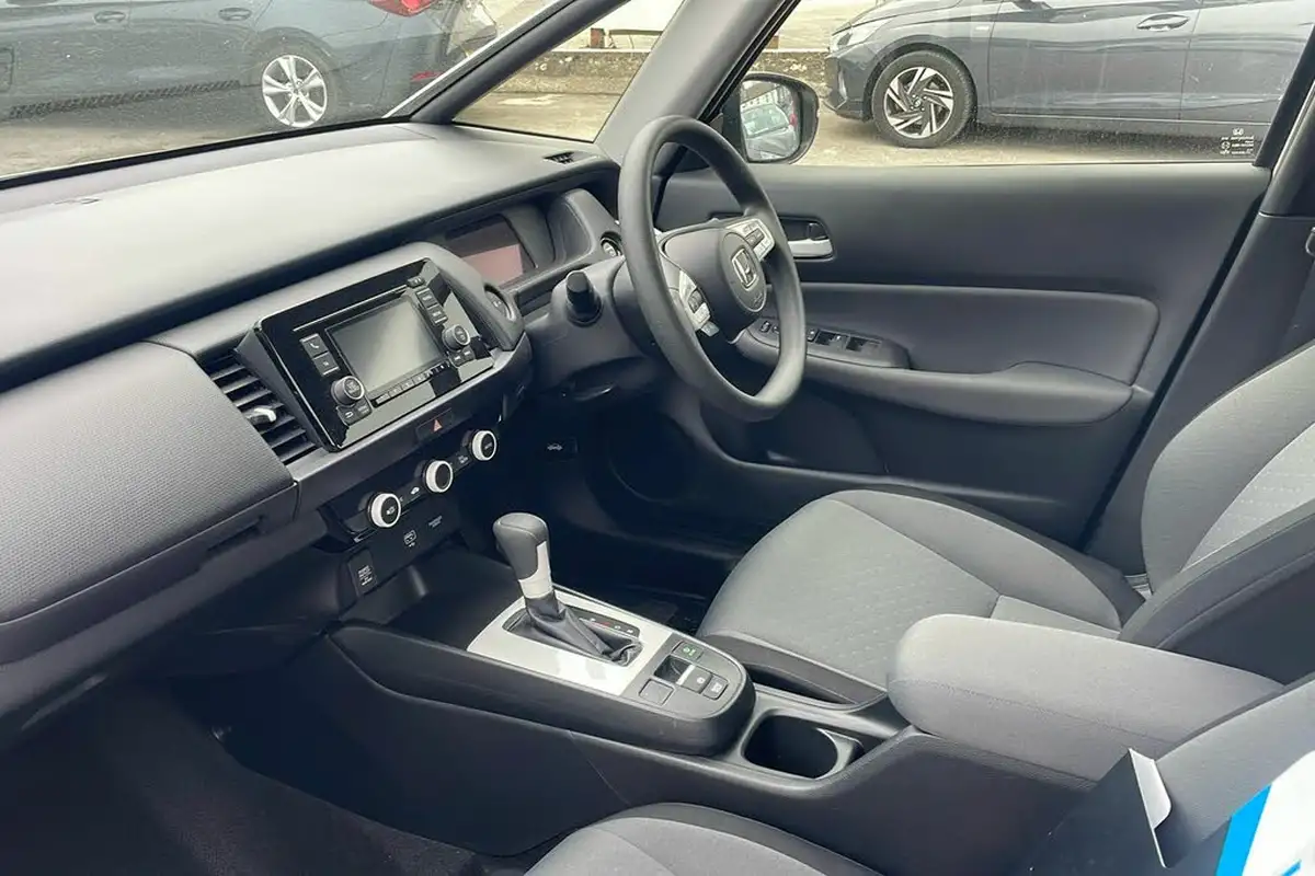 2021-honda-jazz-15-i-mmd-se-107ps-big-2