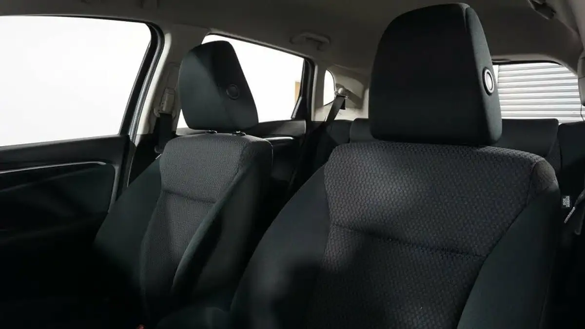 2019-honda-jazz-13-i-vtec-se-big-11