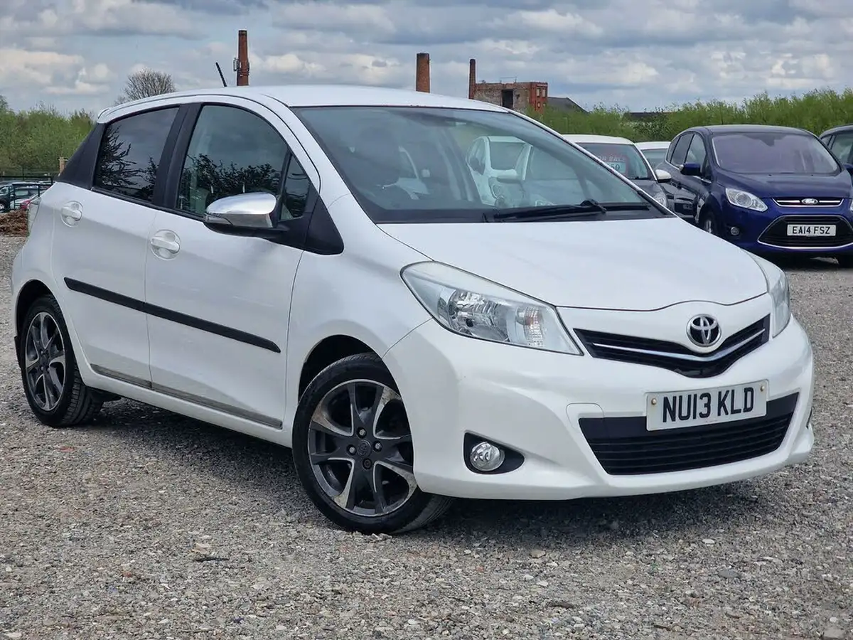 2013-toyota-yaris-133-trend-vvt-i-5d-big-0