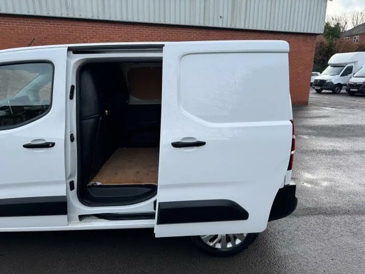 2021-peugeot-partner-15-bluehdi-1000-professional-100ps-eu6dt-panel-big-35