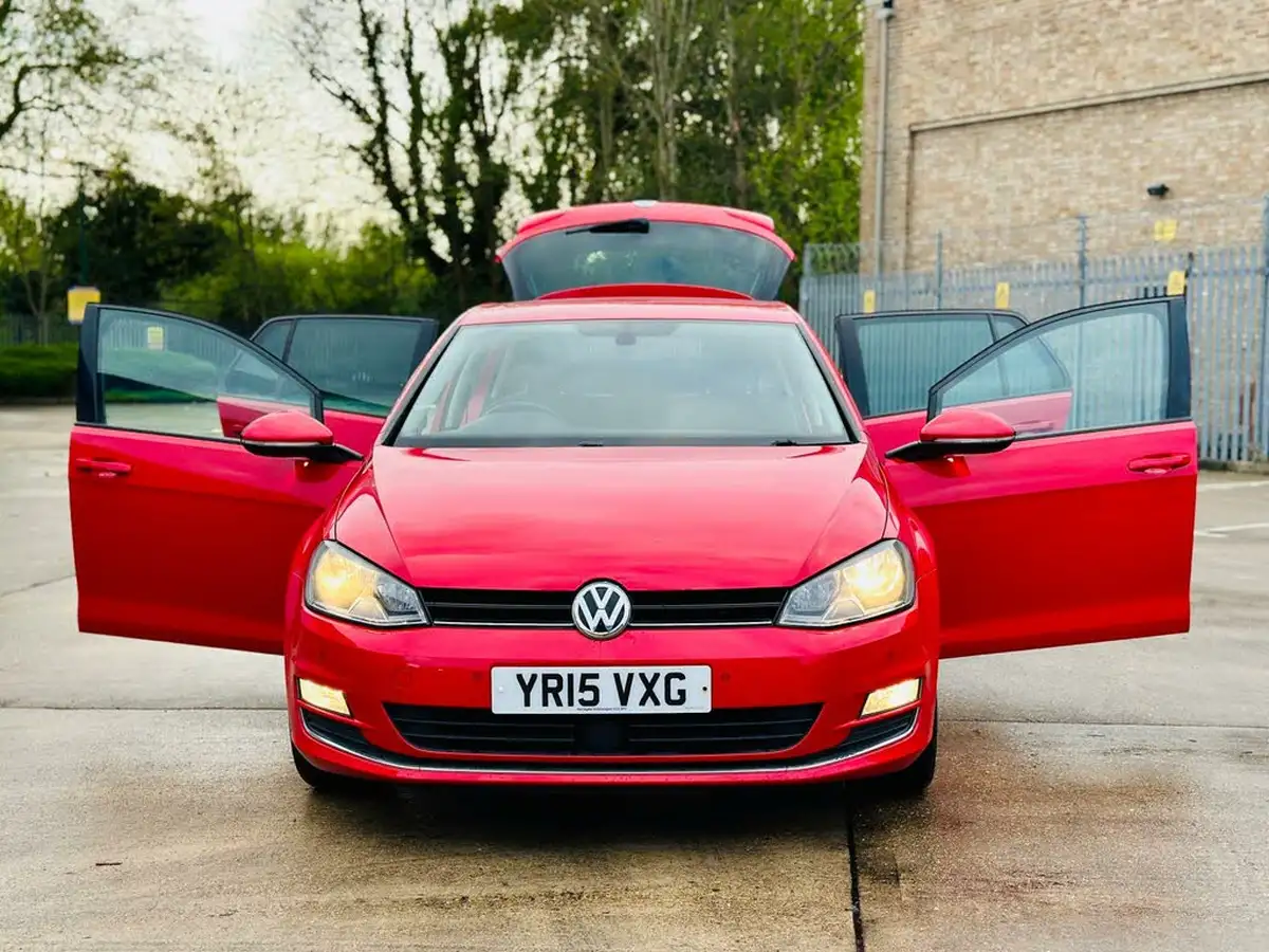 2015-volkswagen-golf-20tdi-gt-hatchback-5d-big-9