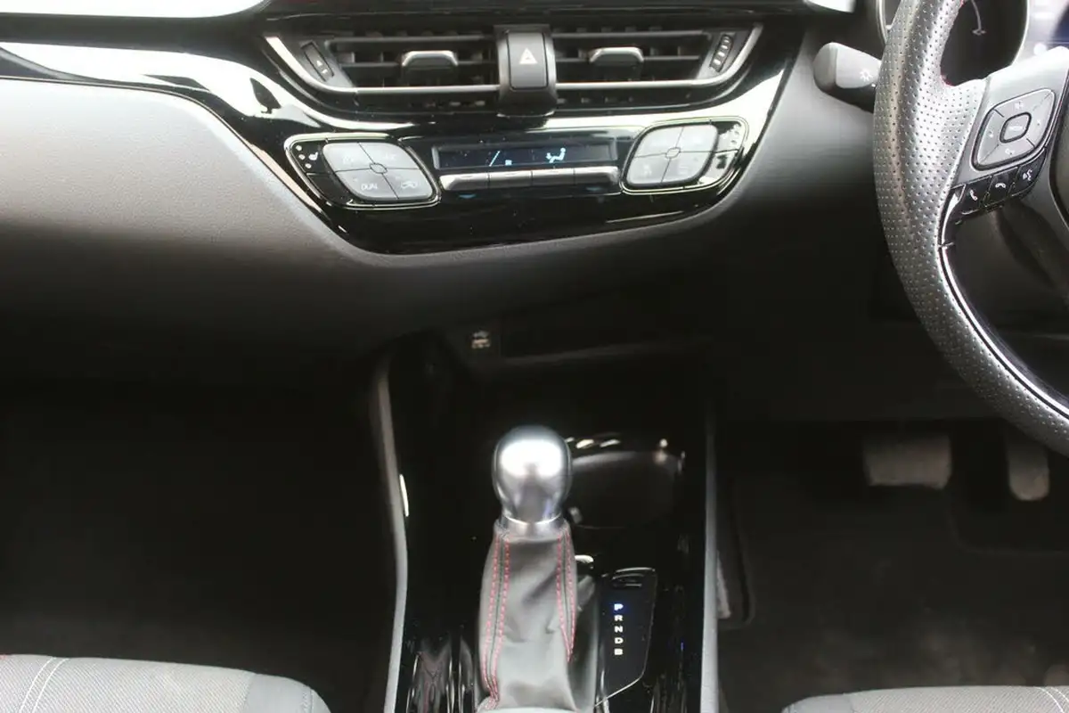 2022-toyota-c-hr-18-vvt-i-gr-sport-big-21