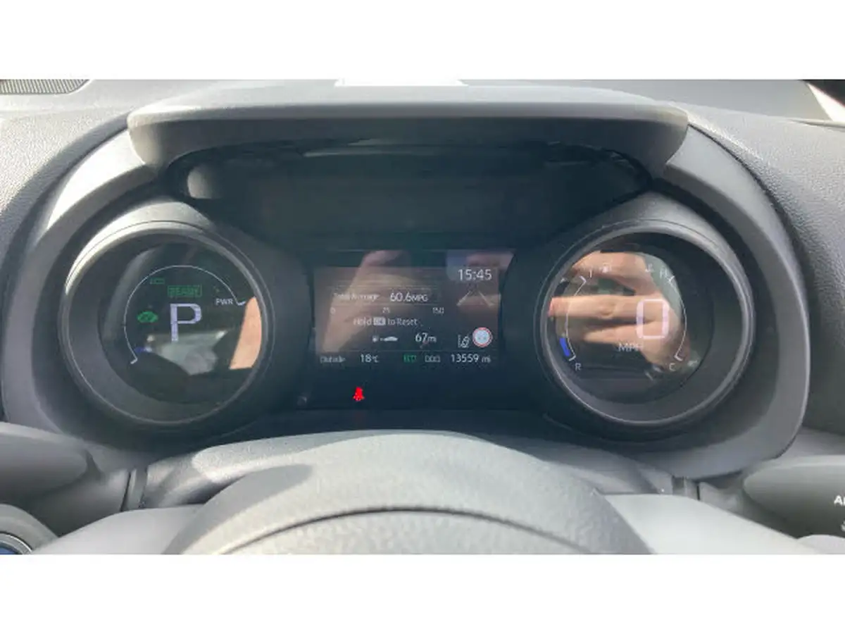 2022-toyota-yaris-cross-15-vvt-i-icon-big-8