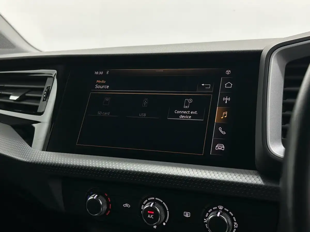 2019-audi-a1-10-30-tfsi-sport-big-21