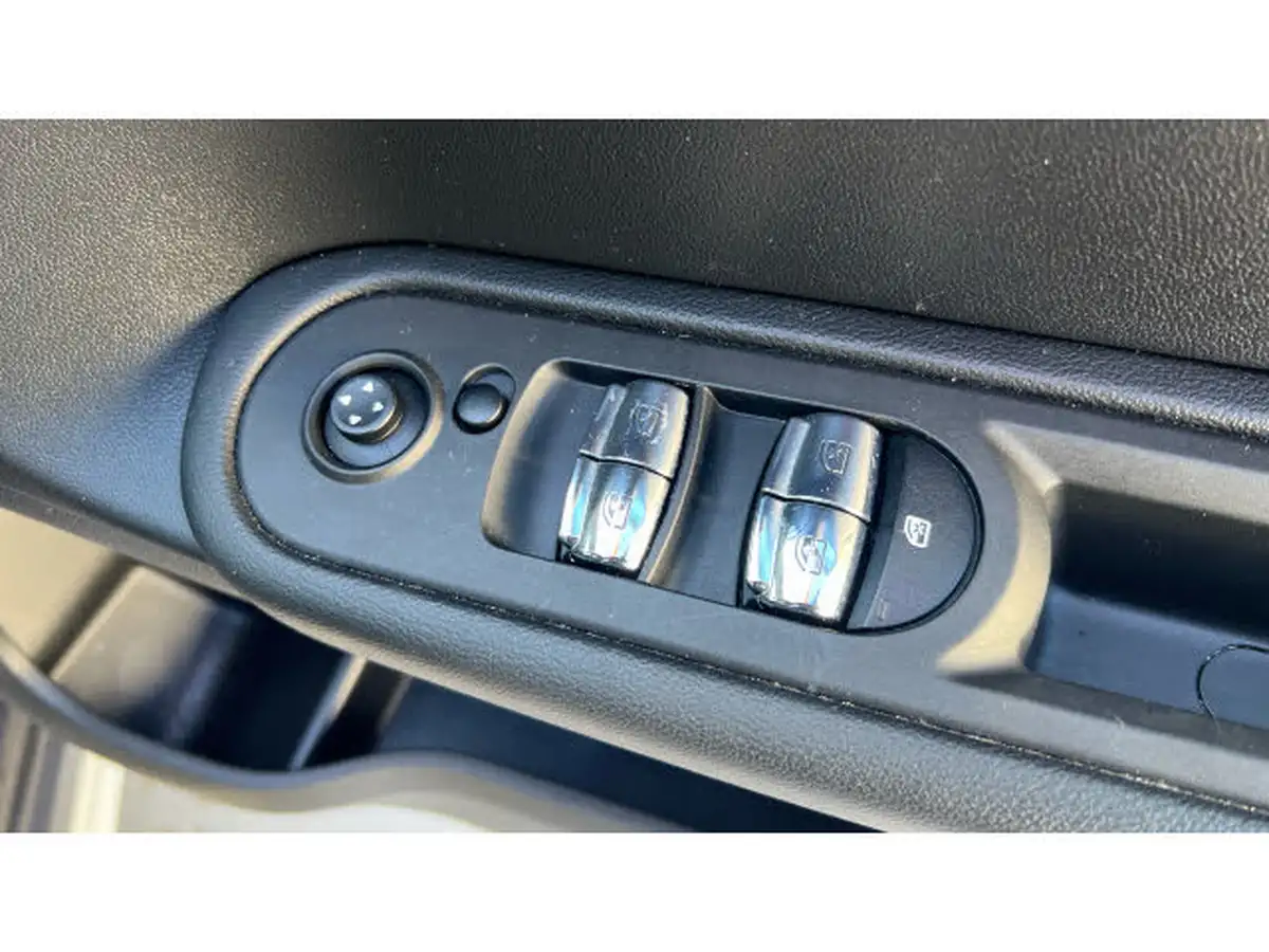 2021-mini-countryman-15-cooper-classic-auto-big-33