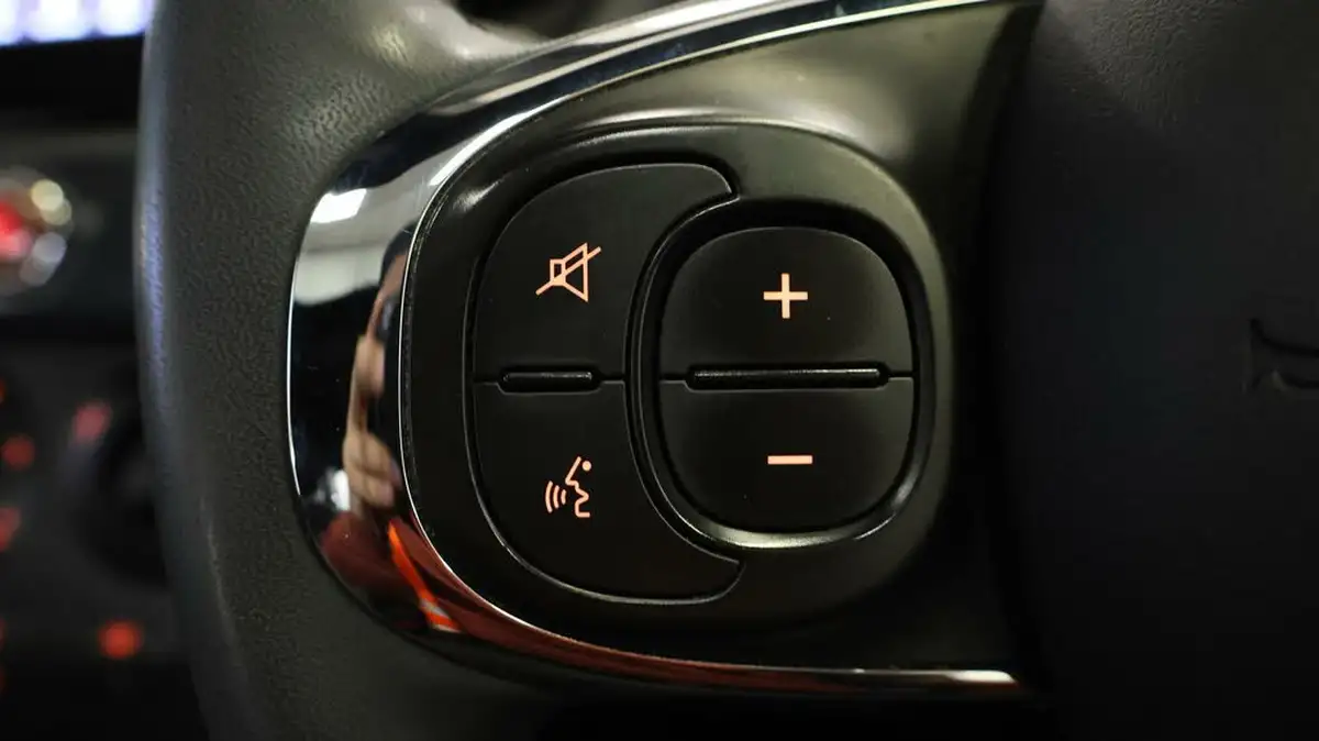2021-fiat-500-10-lounge-big-21