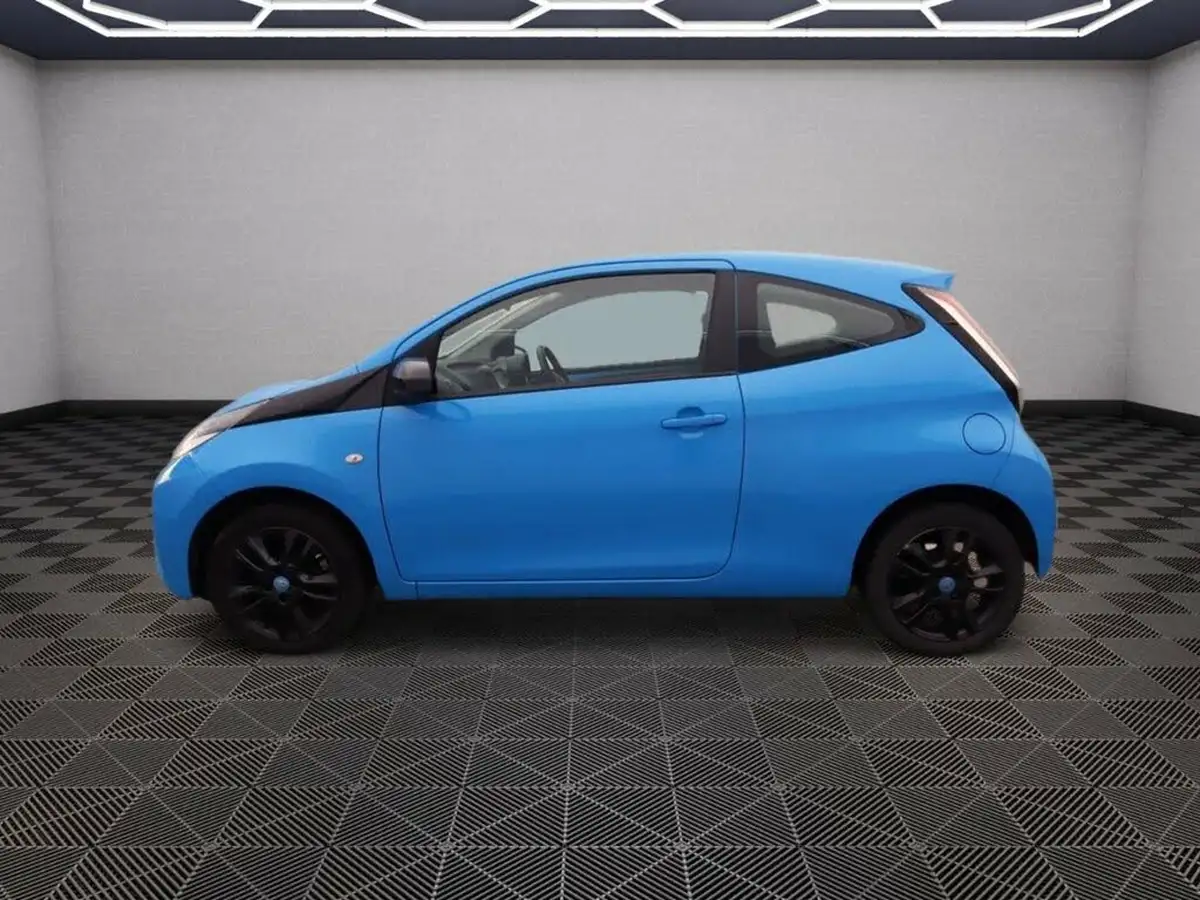 2015-toyota-aygo-10-vvt-i-x-cite-2-69bhp-x-nav-3d-big-6