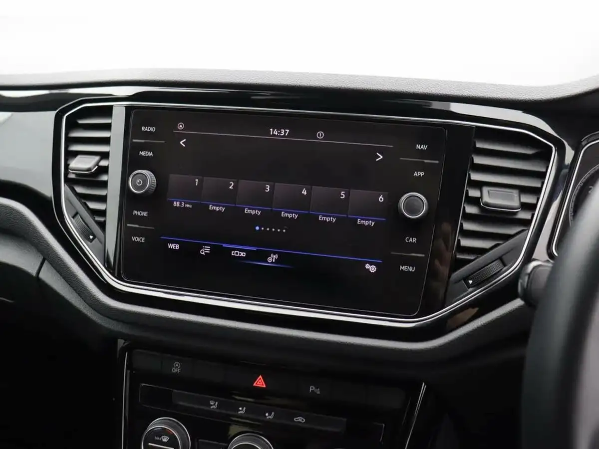 2021-volkswagen-t-roc-15-tsi-black-edition-big-22