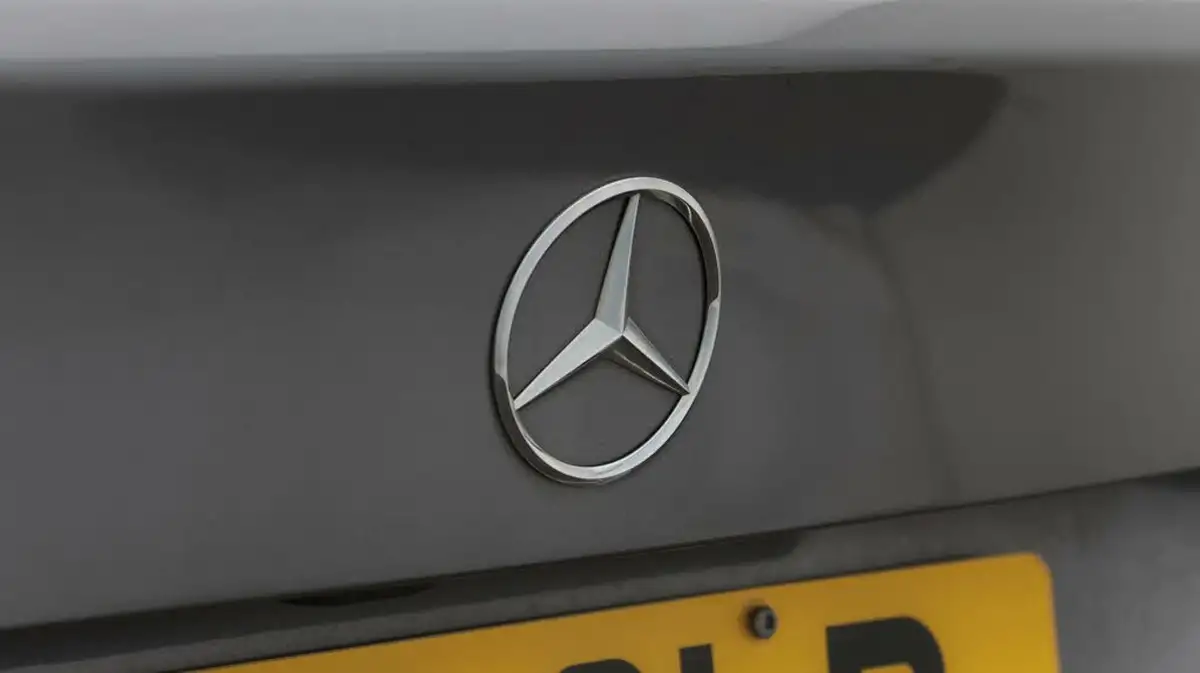 2020-mercedes-benz-a-class-13-a200-amg-line-saloon-4d-big-21