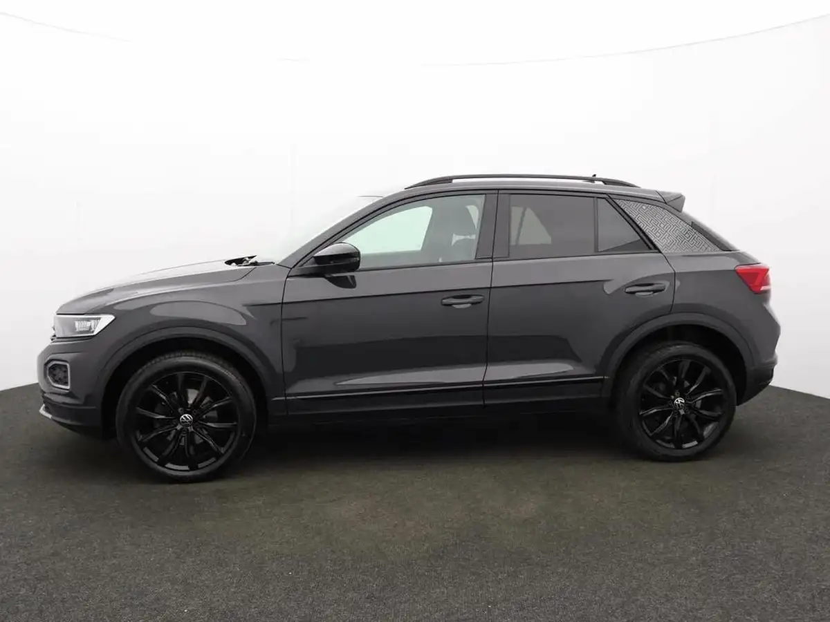2021-volkswagen-t-roc-15-tsi-black-edition-big-3