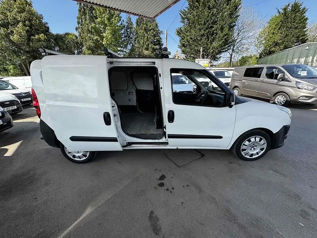 2014-fiat-doblo-cargo-16td-105eu-l1-panel-van-big-15