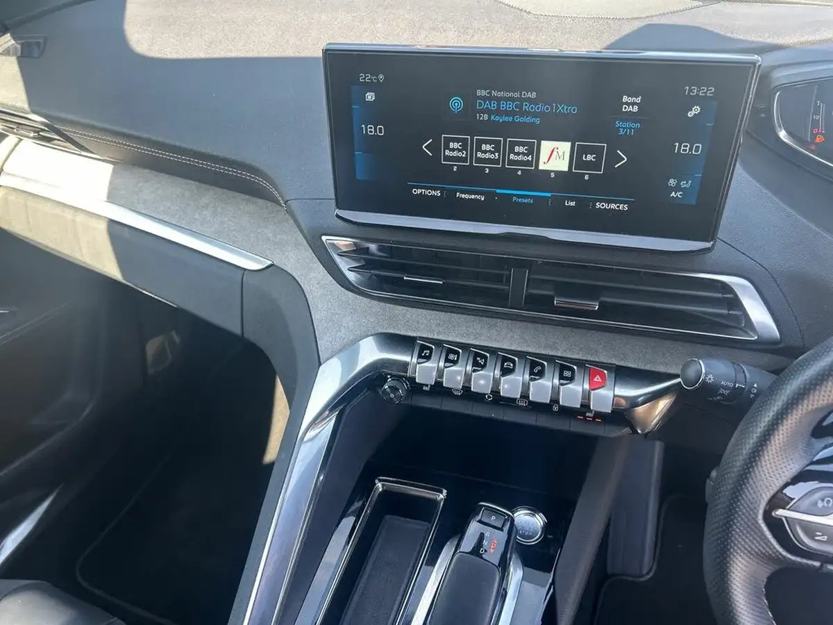 2021-peugeot-3008-suv-12-puretech-gt-premium-big-16