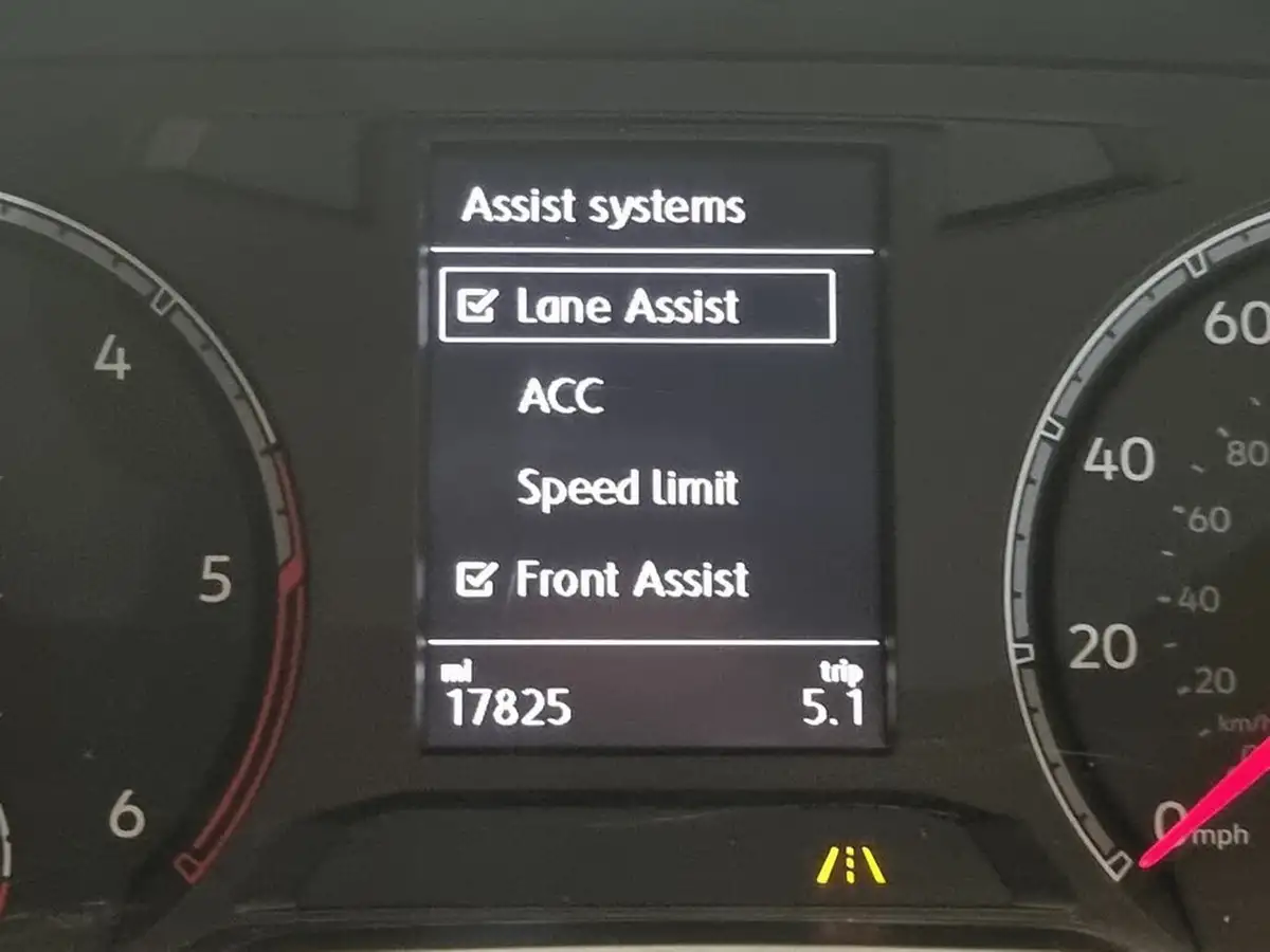 2019-volkswagen-t-roc-16tdi-se-big-9
