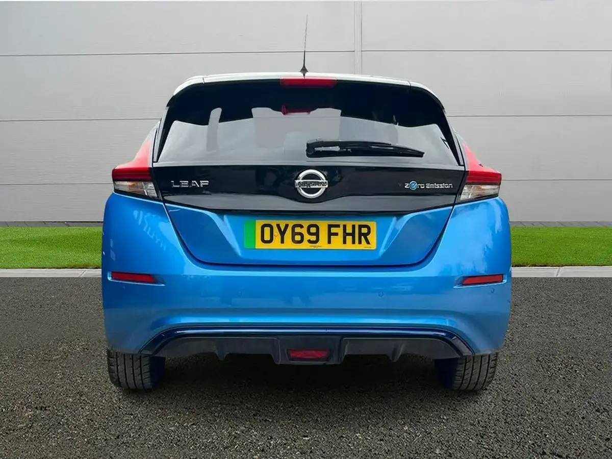 2019-nissan-leaf-e-tekna-big-5