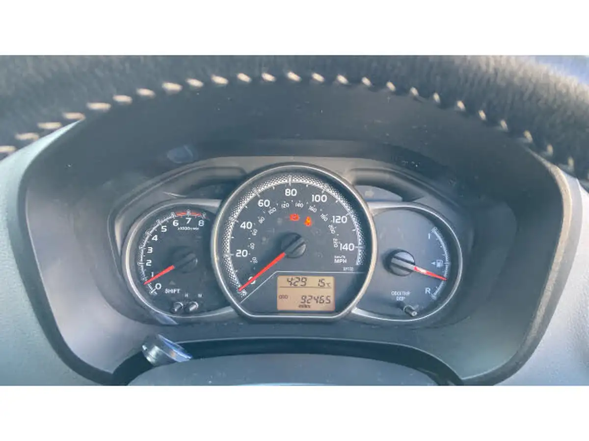 2016-toyota-yaris-133-icon-vvt-i-tss-5d-big-8