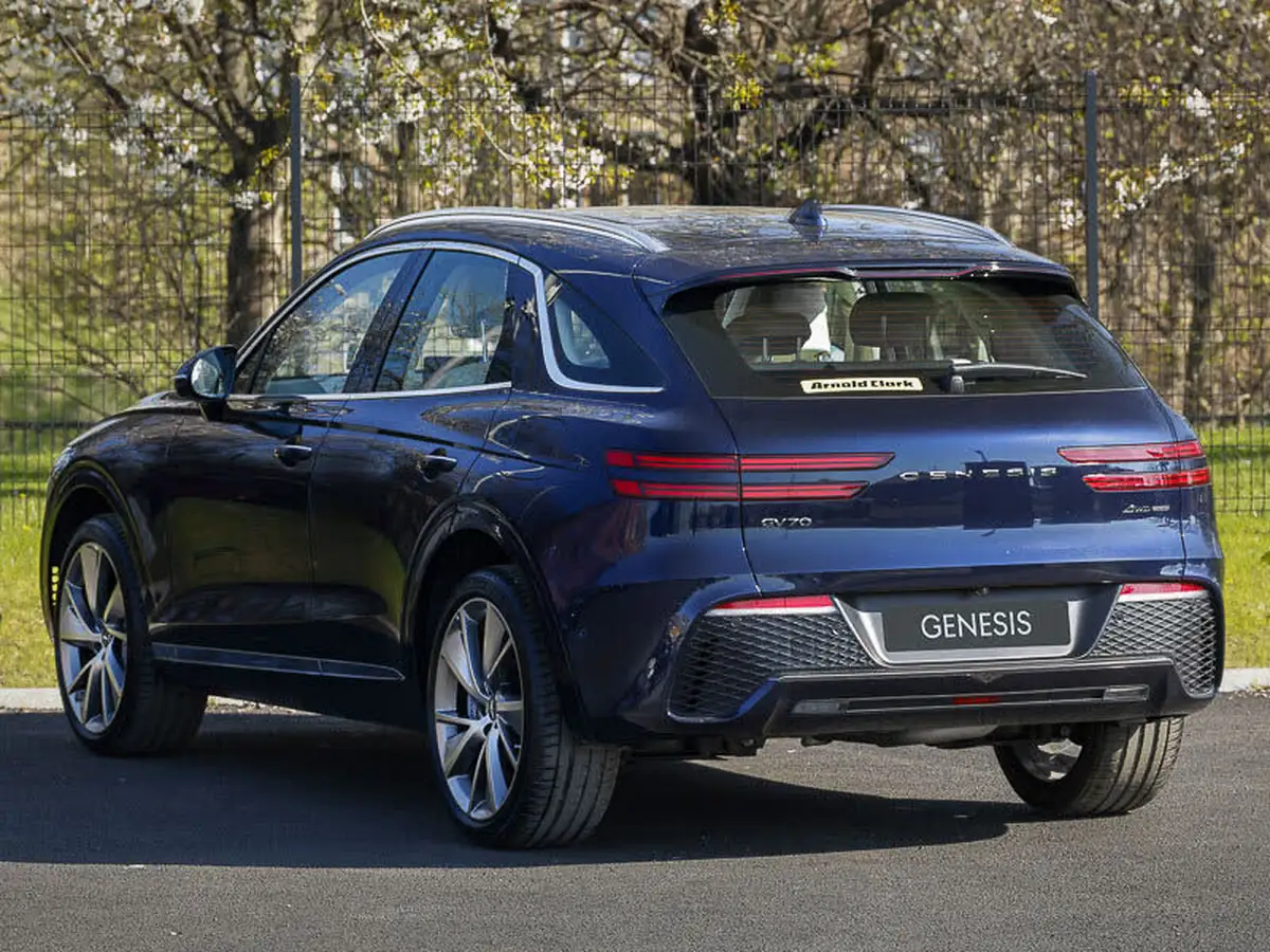 2025-genesis-gv70-22-d-luxury-line-big-1