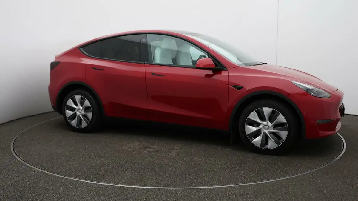 2022-tesla-model-y-e-long-range-big-37