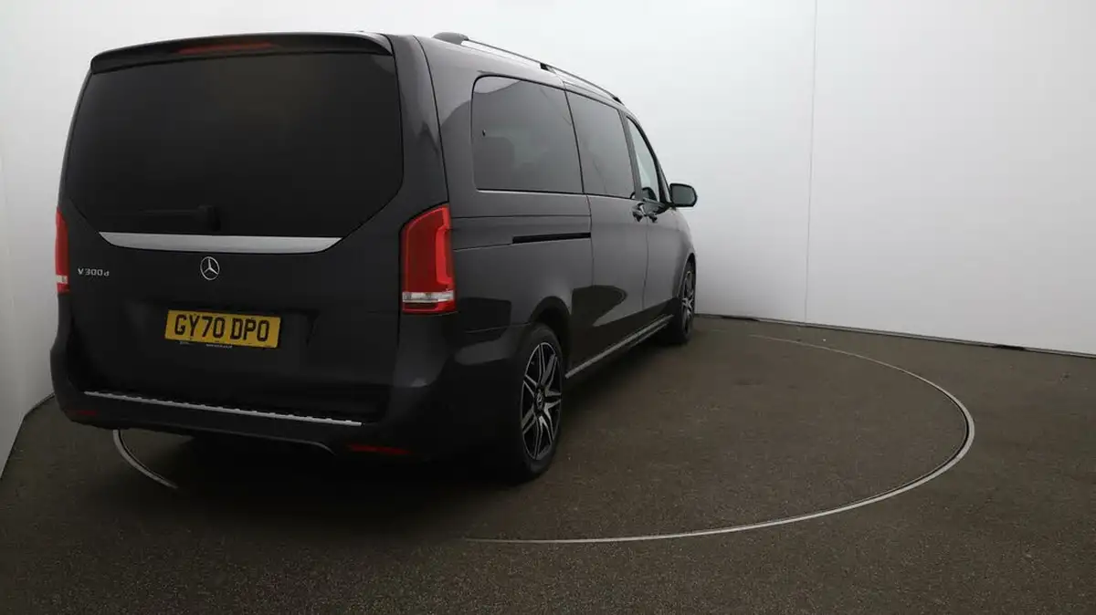 2020-mercedes-benz-v-class-20d-v300d-amg-line-extra-long-big-50