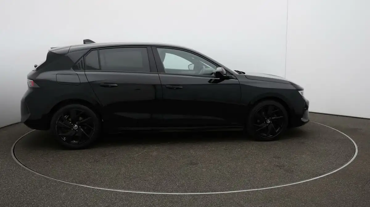 2023-vauxhall-astra-12-turbo-gs-hatchback-big-41